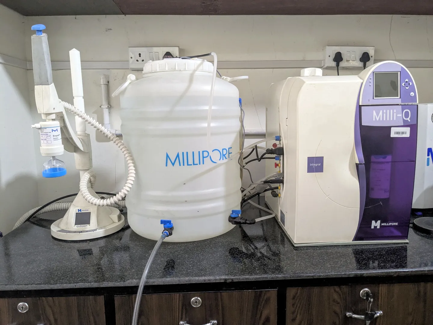 Milli-Q IQ 7000 Water Purification System